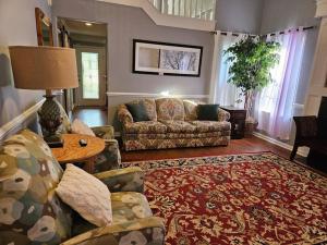 Area soggiorno di Spacious, State Line, Private Pool with king Beds