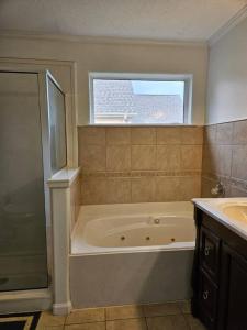 Bagno di Spacious, State Line, Private Pool with king Beds