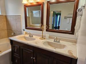 Bagno di Spacious, State Line, Private Pool with king Beds