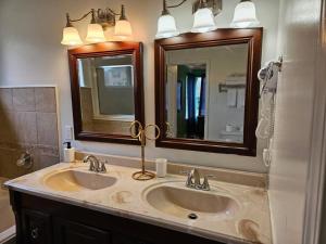 Bagno di Spacious, State Line, Private Pool with king Beds