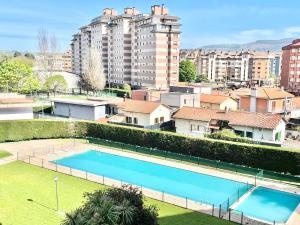 Vaade basseinile majutusasutuses El Mirador de Viesques. Piscina y Parking privado! või selle lähedal