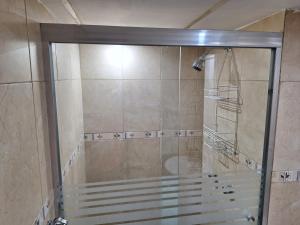 a shower with a glass door in a bathroom at Apartamento full equipado en Lechería in El Morro de Barcelona