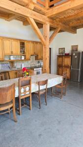 cocina grande con mesa de madera grande y sillas en Poganty - Obora, en Giżycko 63 fotos más