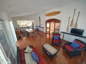 an overhead view of a living room with a couch and chairs at ON THE BEACH SURFERS SUNRISE HAVEN 1 in Cancún