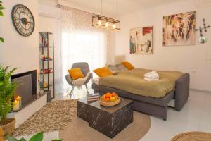 Posezení v ubytování Top floor apartment in Chalkida