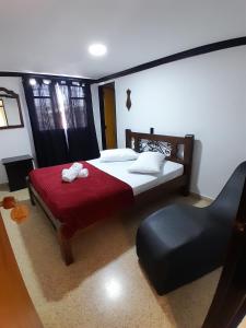 Un pat sau paturi într-o cameră la HOTEL CASA LOMA