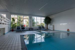 a large swimming pool in a building at Hotel Schiff am Schluchsee in Schluchsee