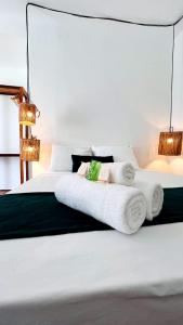 Een bed of bedden in een kamer bij Pousada Enero