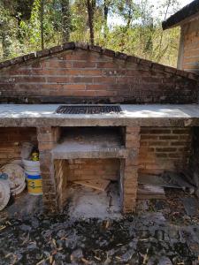 a brick barbecue grill sitting on top of a brick wall at RedStone Cabin in El Oro de Hidalgo