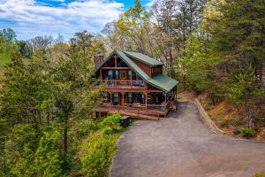 an overhead view of a house in the woods at Autumns Peak in Sevierville