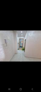 a room with a hallway with a door and a hallway at La belle vie in Berkawe