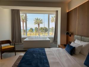 Postel nebo postele na pokoji v ubytování Abi's Hotel & SPA Vlore