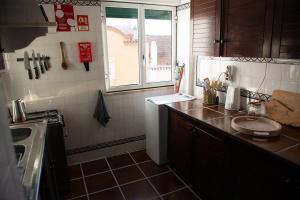 Η κουζίνα ή μικρή κουζίνα στο Private Terrace Refúgio +14 φωτογραφίες