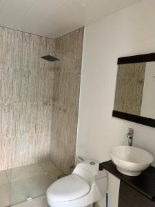 Ένα μπάνιο στο ¡Descansa, ríe y llénate de vida!