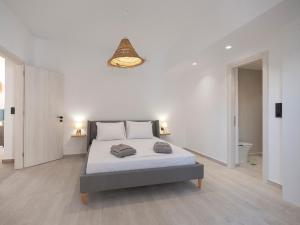 Postel nebo postele na pokoji v ubytování Parosdise Luxury Suites