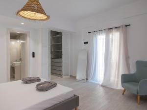 Postel nebo postele na pokoji v ubytování Parosdise Luxury Suites