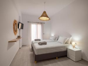 Postel nebo postele na pokoji v ubytování Parosdise Luxury Suites