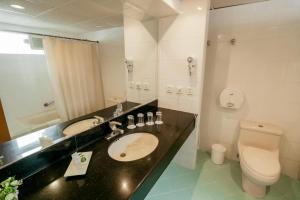 Koupelna v ubytování Hotel Miramar