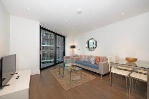 a living room with a couch and a table at Two Bedroom Flat Central London in London