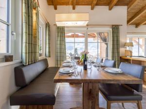 Posezení v ubytování Luxury Tauern Suite Walchen Kaprun 4