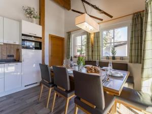 Kuchyň nebo kuchyňský kout v ubytování Luxury Tauern Suite Walchen Kaprun 4