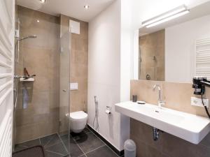 Koupelna v ubytování Luxury Tauern Suite Walchen Kaprun 4
