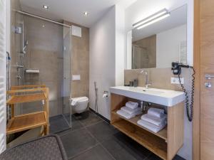 Koupelna v ubytování Luxury Tauern Suite Walchen Kaprun 4