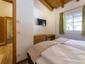 Postel nebo postele na pokoji v ubytování Luxury Tauern Suite Walchen Kaprun 4
