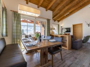 Posezení v ubytování Luxury Tauern Suite Walchen Kaprun 4