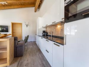 Kuchyň nebo kuchyňský kout v ubytování Luxury Tauern Suite Walchen Kaprun 4