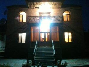 Clădirea în care este situat/ăvila