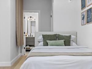 Postel nebo postele na pokoji v ubytování 5BR 3BATH 6BEDS Boston Home