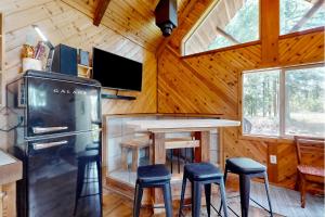 a kitchen with a table and stools in a cabin at Schillinger Fields in Toledo