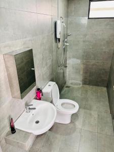Ett badrum på Usj One (Duplex/SunwayView)