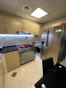 Ft 22 R1 Luxury Room attach bath Seaview Beach access Ajman ghrft fakhrt mʿ atlalt ʿly albhr wamkanyt alwswl aly alshaty