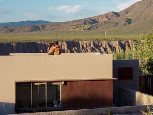two people standing on the roof of a building at Miramonte Posada Cacheuta in Ciudad Lujan de Cuyo
