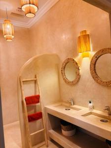 Ένα μπάνιο στο Loft Marrakech 5 min du centre super emplacement