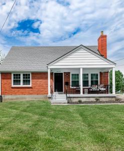 a red brick house with a porch and a lawn at The Richmond - Fair Expo, Derby, YUM in Louisville