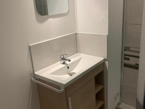 Ванная комната в Studio Merville-Franceville-Plage, 1 pièce, 3 personnes - FR-1-487-329