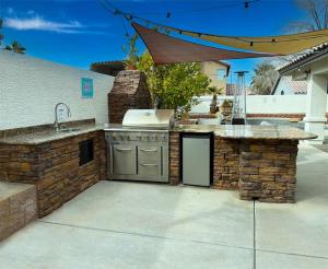 Ultimate Vacation: A Luxurious Oasis with a Pool!