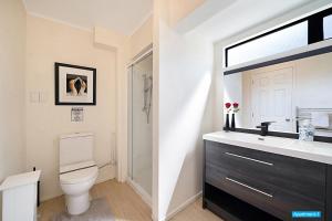 a bathroom with a toilet and a sink at Maison de Rose in Auckland