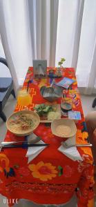 uma mesa com pratos de comida em The Dragon Villa Hoi An em Hoi An
