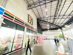 a group of people walking in a shopping mall at Lovely Impact C3-C9 Lily in Nonthaburi