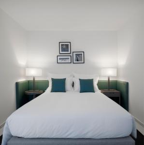 Giường trong phòng chung tại Furadouro Boutique Hotel Beach & SPA +38 ảnh