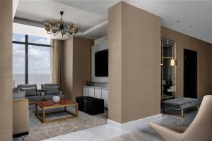 Televisyen dan/atau pusat hiburan di Lagos Marriott Hotel Ikeja