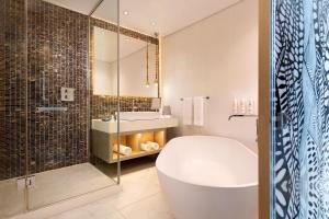 Bilik mandi di Lagos Marriott Hotel Ikeja