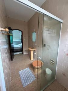 Phòng tắm tại Casa Martin de Sá/Prainha.