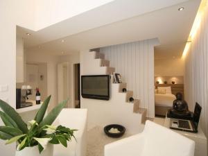 TV a/nebo společenská místnost v ubytování VISIONAPARTMENTS Gerechtigkeitsgasse - contactless check-in