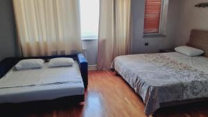 Postel nebo postele na pokoji v ubytování Baku Sea View Hotel