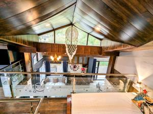 a room with a bed and a net at Kavi's Vacation Homes - Peaceful stay in sainj valley in Sainj